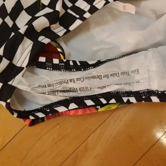 Out from Under One Piece Swimsuit Size Medium - Picture 5 of 10